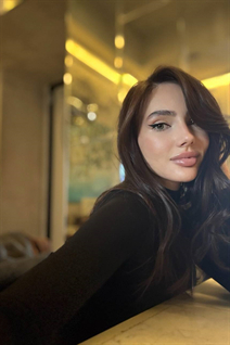 Bride from vienna daniella with Dark Brown hair age 29