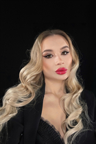 Ukrainian beauty vika from ternopol with Blonde hair age 25 photo-6