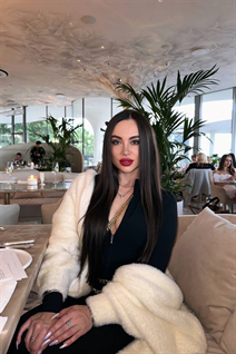 Superbe mariée ukrainienne diana de tyachiv avec Brunette cheveux, âge 30