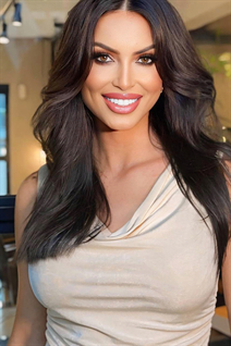 Femme célibataire brésilienne tailaine de camboriu avec Brunette cheveux 35 ans