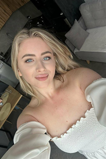 Femme ukrainienne viktoriia de khmelnitsky avec Blond cheveux, âge 21