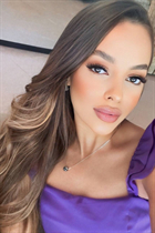 Brazilian single woman lara from goiânia with Light Brown hair 27 years old