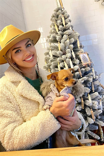 new york mariée alina avec Blond cheveux, âge 35