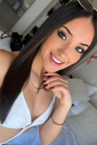 via del mar bride leon with Black hair age 22 photo-11