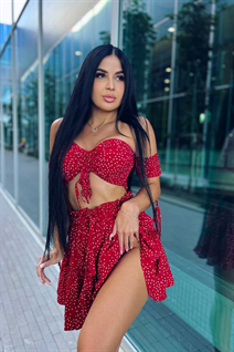 riga bride karina with Black hair age 29