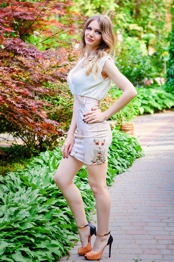 Beautiful Elena (37 y.o.) from Odessa with Auburn hair - ID 255935 ...