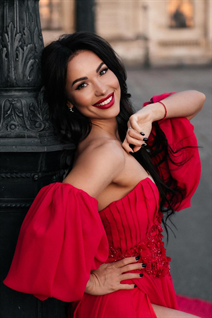 Bride from Ukraine kateryna from poltava with Dark Brown hair age 33