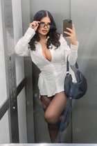 warsaw bride diana with Dark Brown hair age 24 photo-1