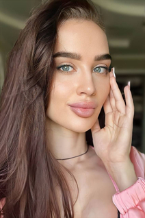 Chica ucraniana soltera vladlena de zaporozhye con pelo Marrón oscuro y edad 23