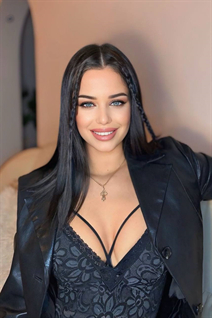 Ukrainian mariée maryna de rivne avec Noirs cheveux, âge 30