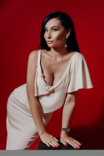 Ukrainian girl model marianna from uzhgorod with Black hair age 41