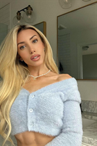 Girl from toronto eva with Blonde hair age 25 photo-7