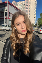 Fille célibataire ukrainienne yuliia de kyiv avec Chatain clairs cheveux, âge 21 photo-7