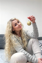 Bride from vienna olena with Blonde hair age 50 photo-24