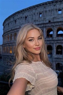 Novia ucraniana soltera elena de warsaw con pelo Rubio y edad 33