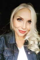 Mariée de kusadasi nataliia avec Blanc gris cheveux, âge 55 photo-2