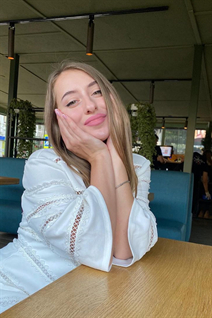 Belles femme ukrainienne katerina de dnepr aux cheveux Chatain clairs, age 26