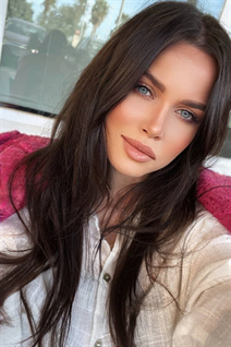 Ukrainian single woman yana from kharkov with Dark Brown hair age 29