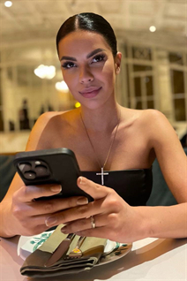 Lady from Ukraine julia from dnepr with Black hair age 34