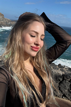 Ukrainian lady karyna from kiev with Blonde hair age 22 photo-15