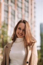 Hermosa mujer de Ucrania alice de oxford con pelo Rojo y edad 23 photo-2