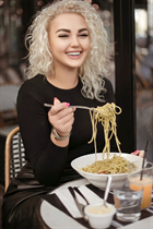 vienna mariée inna avec Blond cheveux, âge 36 photo-10