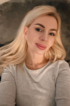 london bride tatiana with Blonde hair age 50 photo-24