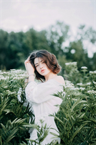 Dating a german woman alia from berlin with Light Brown hair 25 years old photo-11