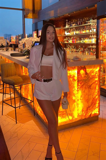 Ukrainian woman diana from poltava with Black hair age 22