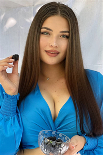 Ukrainian girl oleksandra from kharkiv with Black hair age 20