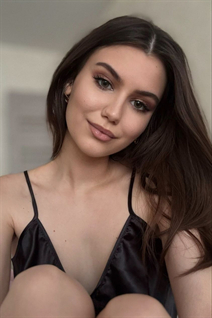 Jolie femme allemande margarita de hamburg avec Brunette cheveux 19 ans