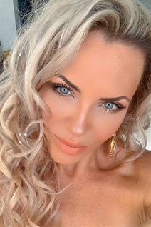 Girl from istanbul anna with Blonde hair age 46