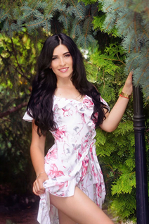 Pretty ukrainian lady olga from kharkov with Dark Brown hair age 23