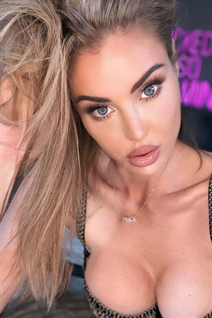Chica bonita april de los angeles con pelo Rubio y edad 36