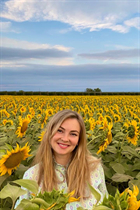 Girl from hague yuliia with Blonde hair age 36 photo-8
