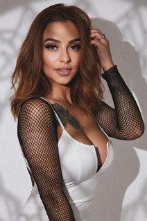 Hermosa esposa de Ucrania irina de mykolaiv con pelo Marrón claro y edad 35