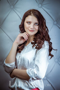 Dating ukrainian women anna from berdyansk with Light Brown hair age 24