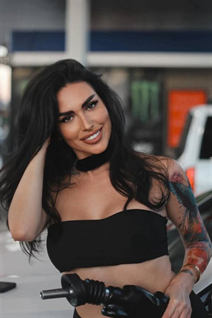 Mariée de los angeles oleksandra avec Brunette cheveux, âge 31