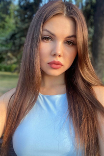 Dama ucraniana soltera natali de kharkov con pelo Marrón oscuro y edad 24