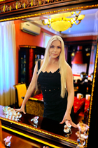 Jolie fille elena de monaco avec Blond cheveux, âge 44 photo-20