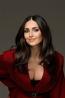 Perfect woman anastasia from zurich with Dark Brown hair age 20