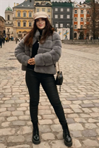 Chica de los angeles kateryna con pelo Marrón oscuro y edad 33 photo-42