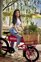 Dating a german girl alexandra from hamburg with Black hair 38 years old photo-2