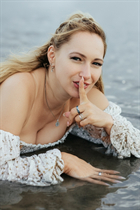 Jolie fille lyudmila de warsaw avec Chatain clairs cheveux, âge 43 photo-10