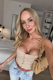 Wife from Ukraine daria from kyiv with Light Brown hair age 35