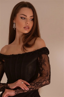 Bride from dubai kateryna with Light Brown hair age 28