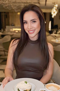 Ukrainian woman diana from samar with Dark Brown hair age 29