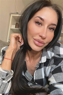Date fille ukrainienne viktoriia de kharkiv avec Noirs cheveux, âge 42