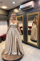 Dating a ukrainian girl hanna from kharkov with Blonde hair age 45 photo-22
