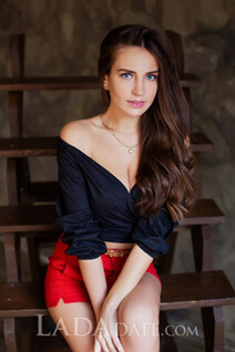 Woman in Ukraine anna from krivoy rog with Dark Brown hair age 28